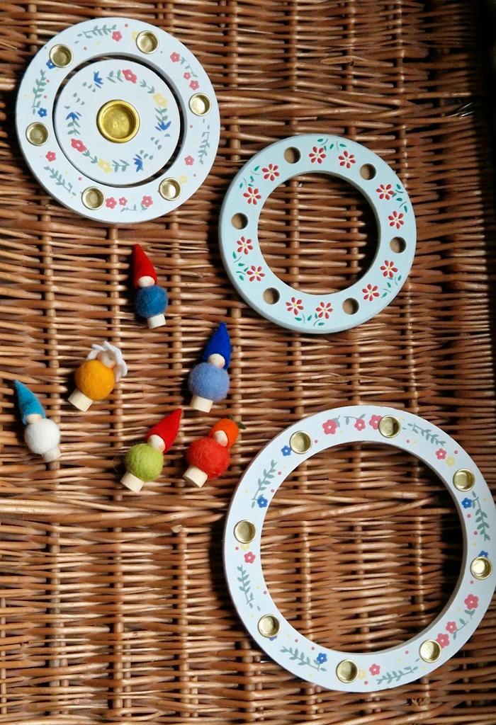 Jaarring wit bloemen Vrije School Seizoenstafel verjaardag, Huis en Inrichting, Woonaccessoires | Kandelaars en Kaarsen, Nieuw