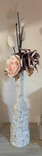 Witte hoge vaas incl decoratie, Huis en Inrichting, Ophalen, Zo goed als nieuw