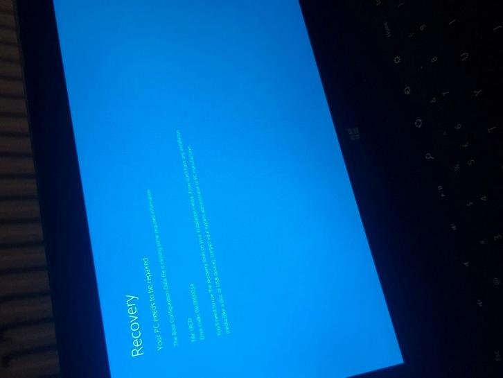 Te koop: Windows Surface RT met 32GB opslag. Inclusief oplad, Computers en Software, Windows Laptops, Gebruikt, Ophalen of Verzenden