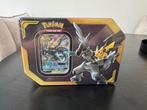 Tag Team Pikachu Zekrom Tin, Ophalen of Verzenden, Zo goed als nieuw