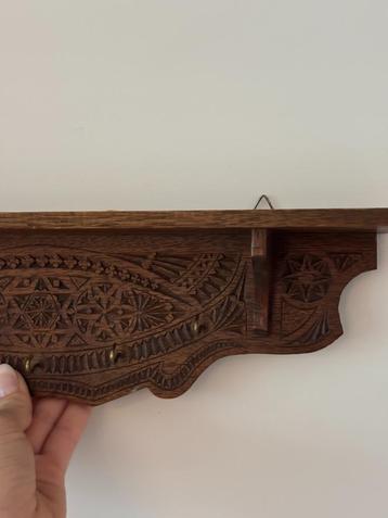 Vintage houten wandplank – houtsnijwerk  beschikbaar voor biedingen