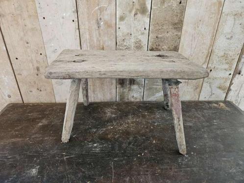 stoer bankje ``WOONWINKEL RUSTIEK, Antiek en Kunst, Antiek | Woonaccessoires, Ophalen of Verzenden