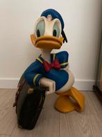 Disney Donald duck beeld met koffer, Verzamelen, Disney, Ophalen of Verzenden, Donald Duck, Gebruikt, Beeldje of Figuurtje