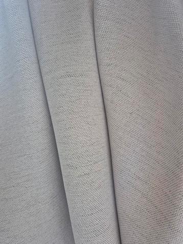 Beige gordijnen beschikbaar voor biedingen