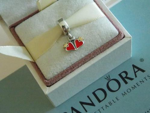Pandora hanger rode hartjes met goud kroontje, Sieraden, Tassen en Uiterlijk, Bedels, Pandora, Zilver, 1 bedel, Ophalen of Verzenden
