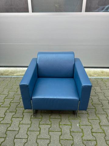 Artifort mare fauteuil FC302 blauw leder beschikbaar voor biedingen