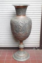 Hoge metalen vaas, Perzische stijl, Ophalen