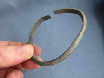Armband uit de bronstijd - ca. 2700 jaar oud - bodemvondst beschikbaar voor biedingen