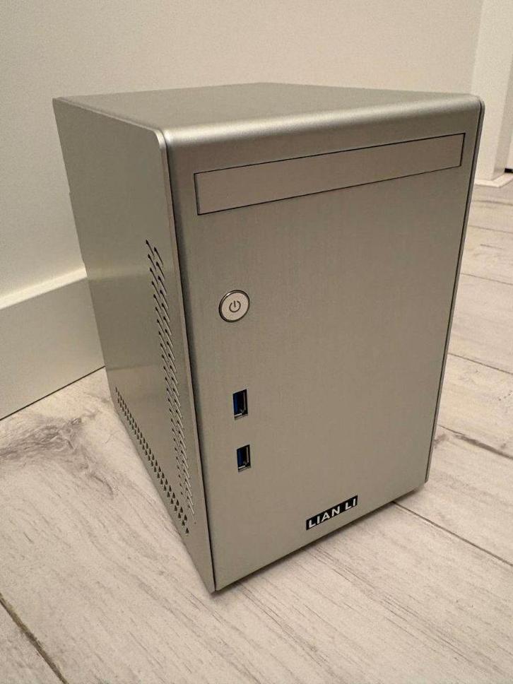 Lian Li PC-Q02A Mini Tower Mini-ITX case, Computers en Software, Computerbehuizingen, Zo goed als nieuw, Ophalen