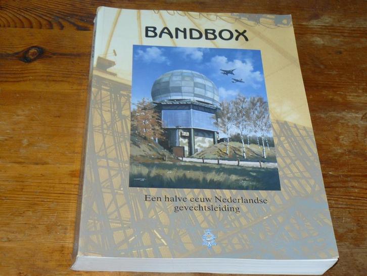 50 jaar Nederlandse gevechtsleiding 1950-2000 KLU, Verzamelen, Militaria | Algemeen, Luchtmacht, Boek of Tijdschrift, Nederland