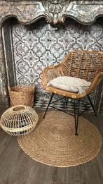 Leuke rotan set stoel, lamp, mand, tapijt, Huis en Inrichting, Stoelen, Ophalen, Zo goed als nieuw, Bruin, Eén