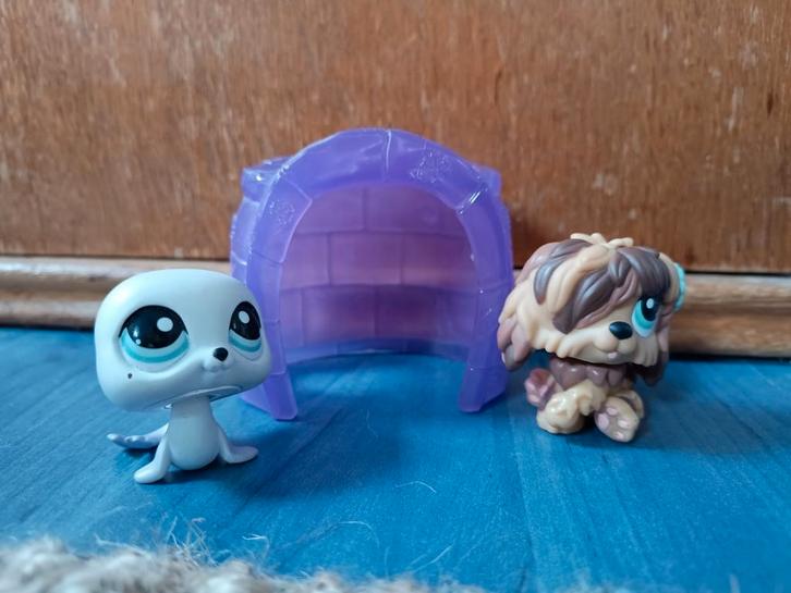Littlest Pet Shop Zeehond #1076 en Hond #1077 met Iglo, Verzamelen, Dierenverzamelingen, Zo goed als nieuw, Beeldje of Figuurtje
