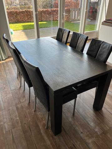Tafel gratis ophalen beschikbaar voor biedingen