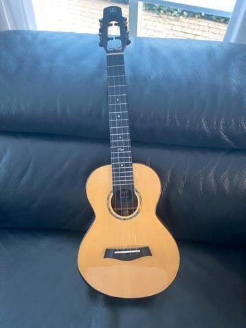 Flight voyager tenor ukulele  beschikbaar voor biedingen