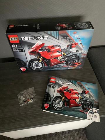 Lego Technic Rode Motor beschikbaar voor biedingen