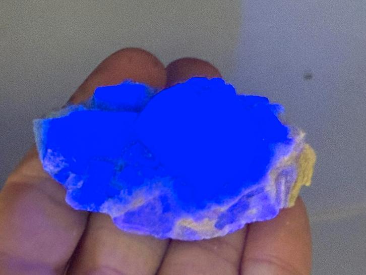 Fluoriet cluster mineralen UV Actief, Verzamelen, Mineralen en Fossielen, Ophalen of Verzenden