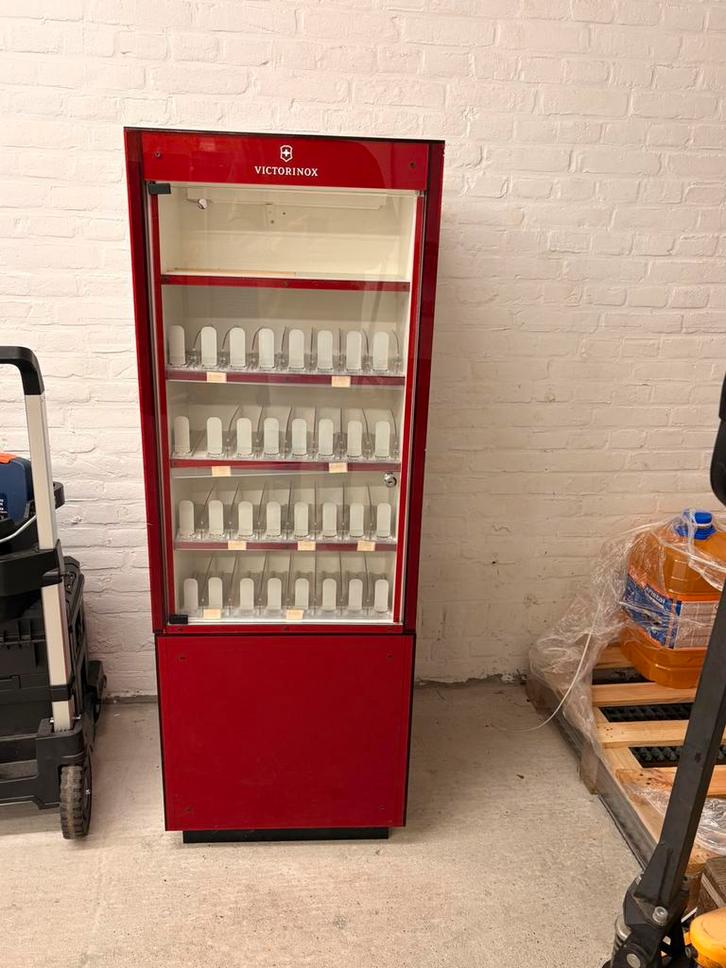 Victorinox display vitrine voor zwitsers zakmes, Caravans en Kamperen, Kampeergereedschap, Gebruikt, Ophalen