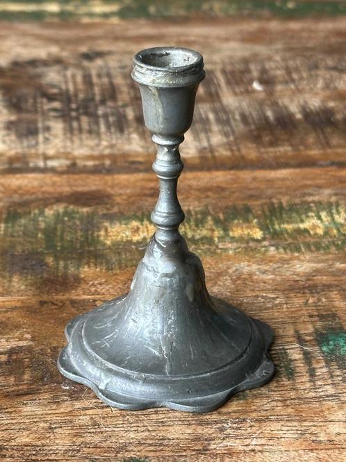 Tinnen kandelaar uit de rococostijl, Antiek en Kunst, Antiek | Tin, Ophalen of Verzenden