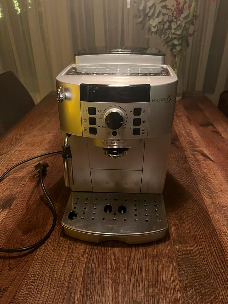 Delonghi koffie apparaat, Witgoed en Apparatuur, Koffiezetapparaten, Gebruikt, Koffiemachine, Ophalen