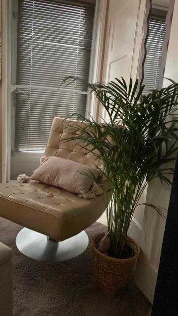 Lederen draaifauteuil in goede staat beschikbaar voor biedingen