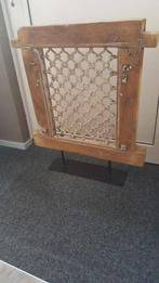 Decoratief ijzeren frame in houten omranding., Ophalen, Gebruikt
