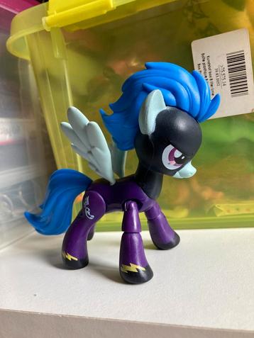 Shadowbolts pony beschikbaar voor biedingen