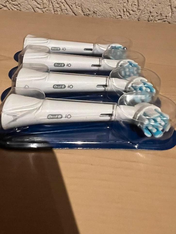 Oral B IO Opzetborstels - 4 stuks, Sieraden, Tassen en Uiterlijk, Uiterlijk | Mondverzorging, Nieuw, Opzetborstel, Ophalen of Verzenden