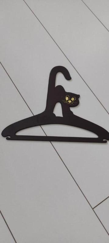 Vintage kledinghanger poes bruin kunststof beschikbaar voor biedingen