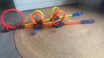 hotwheels multiloop baan beschikbaar voor biedingen