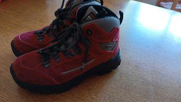 Halfhoge rode kinderschoenen, mt 35 beschikbaar voor biedingen