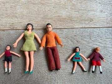 Poppenhuis popjes vintage beschikbaar voor biedingen