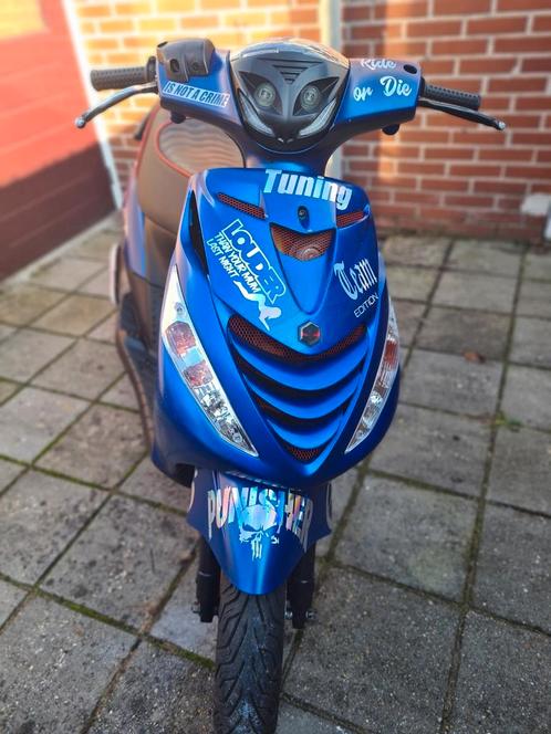 Tekoop of teruil verse piaggio zip 172cc Custum, Fietsen en Brommers, Scooters | Piaggio, Zo goed als nieuw, Zip, Maximaal 45 km/u