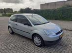 Ford Fiësta 1.4-16V + Apk 15-09-2026 +Airco - Keurige auto!!, Voorwielaandrijving, Stof, Zwart, 4 cilinders