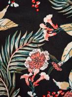 Gebloemd t-shirt zwart met groen blad + roze rode bloemen  L, Kleding | Dames, T-shirts, Maat 42/44 (L), Ophalen of Verzenden