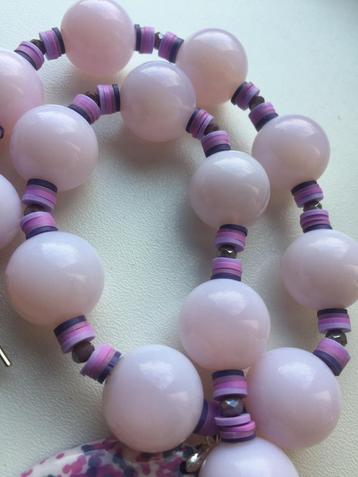 Roze opaliet ketting met riviersteen hanger beschikbaar voor biedingen