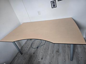 In Hoogte Verstelbaar Bureau beschikbaar voor biedingen