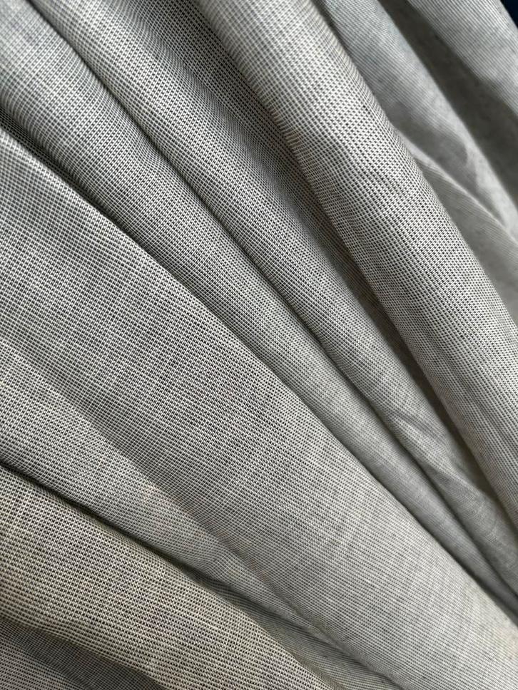 Lichtgrijze inbetween gordijnen - 2x250x260cm, Huis en Inrichting, Stoffering | Gordijnen en Lamellen, Zo goed als nieuw, 200 cm of meer