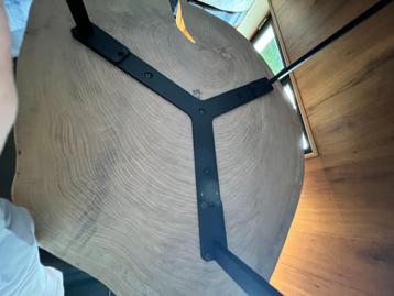 Circular trunk tables 