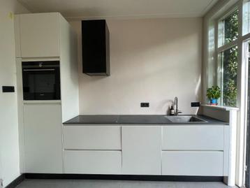 Complete keuken met inbouwapparatuur  beschikbaar voor biedingen