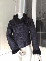 Zwart kort jasje met fakefur bontkraag en polsbanden, Ophalen of Verzenden, Zo goed als nieuw, Maat 46/48 (XL) of groter, Zwart