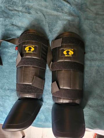 Mike's Gym Scheenbeschermers Kickboksen XL beschikbaar voor biedingen