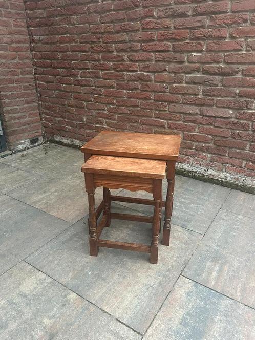 Vintage houten nesting bijzettafels – set van 2, Antiek en Kunst, Antiek | Meubels | Tafels, Ophalen of Verzenden