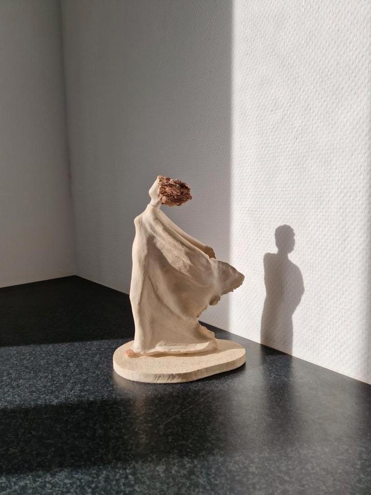 Beeld van vrouw in jurk, trots vastberaden dapper art nouvea, Antiek en Kunst, Kunst | Beelden en Houtsnijwerken, Ophalen of Verzenden