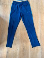 Nike trainingsbroek maat 140, Ophalen of Verzenden, Zo goed als nieuw, Jongen, Sport- of Zwemkleding