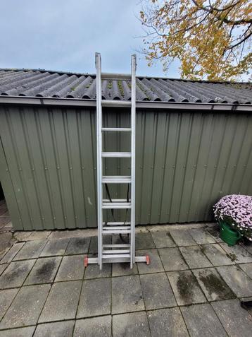 Hoge ladder. Tot 5.40 meter! 3 delig. beschikbaar voor biedingen
