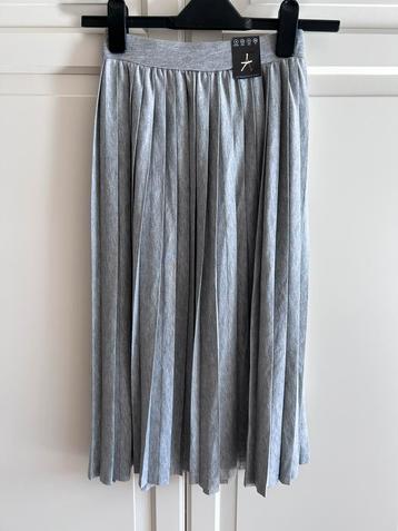 Grijze plooirok van Atmosphere. Maat 34. Nieuw! beschikbaar voor biedingen