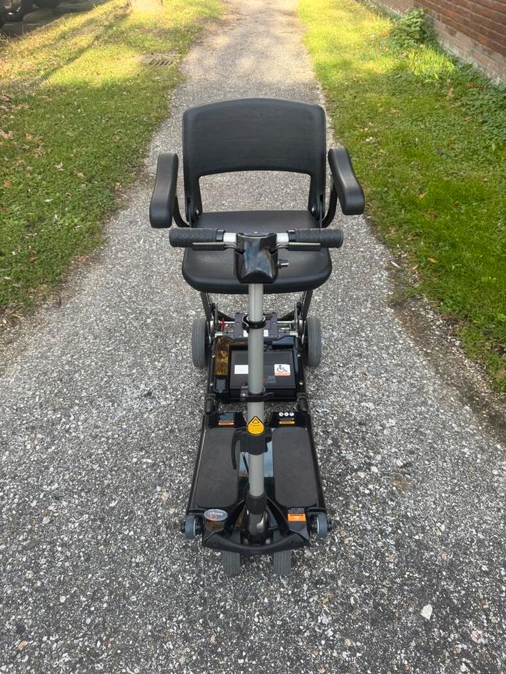MANGO LUGGIE ELITE opvouwbare scootmobiel in NIEUWSTAAT, Diversen, Rolstoelen, Zo goed als nieuw, Elektrische rolstoel, Inklapbaar