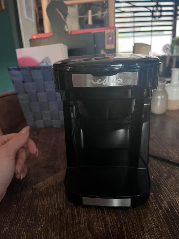 Nedis koffiemachine voor 1 kopje met herbruikbaar filter, Witgoed en Apparatuur, Koffiezetapparaten, Zo goed als nieuw, Gemalen koffie