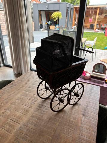 Brocante Antieke Kinderwagen beschikbaar voor biedingen