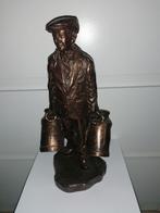 beeld boer met melkbussen, Ophalen